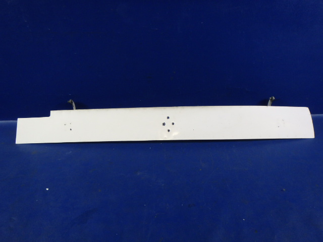 0813300-2 Cessna - DOOR -RH MAIN NOSE GEAR (Cracked)